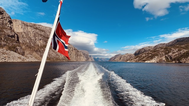 AIDAperla im Fjord